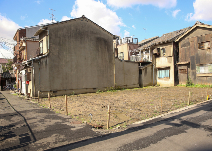 建物を解体し更地にして売却する