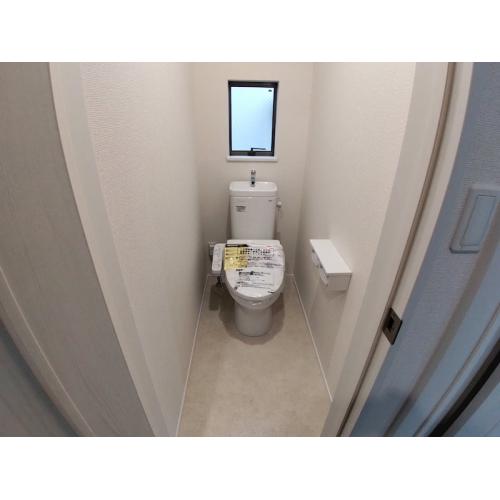 2階にも温水洗浄便座付トイレがございます。