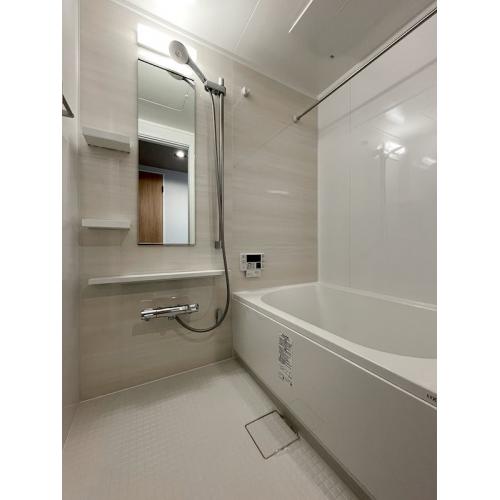 浴室を新調！！節水シャワー、LED照明、浴室暖房乾燥機付き、掃除がしやすい仕様です。