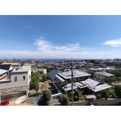 大阪方面から神戸方面までワイドな眺望が開けています