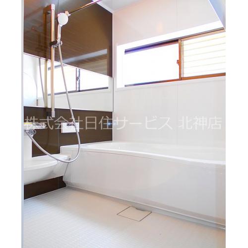 ■ゆったり足を伸ばしてくつろげる浴室サイズ1616■浴室乾燥暖房機■換気窓あり