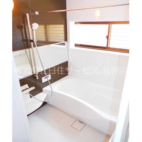 ■ゆったり足を伸ばしてくつろげる浴室サイズ1616■浴室乾燥暖房機■換気窓あり