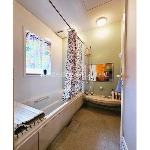 ■ゆったり足を伸ばしてくつろげる浴室サイズ1616■換気窓あり