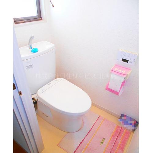 ■2階温水洗浄便座トイレ
